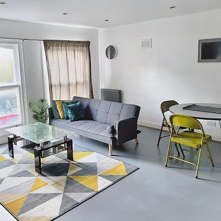 Lovely 2-Bedroom Serviced Apartment Greater Londyn Zewnętrze zdjęcie