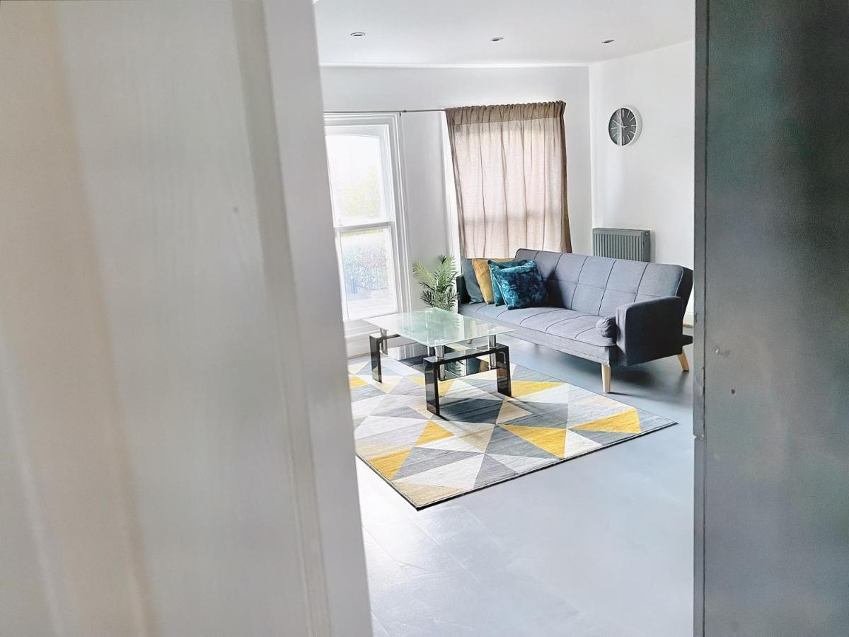 Lovely 2-Bedroom Serviced Apartment Greater Londyn Zewnętrze zdjęcie